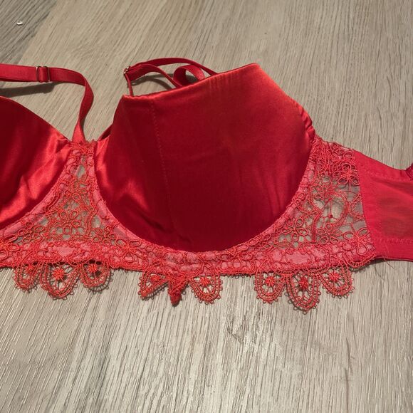 Red Quarter Cup Ilann Lace Bra, 30i - Picture 7 of 8